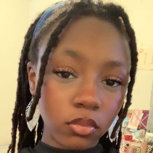 Meet your Posher, Simone